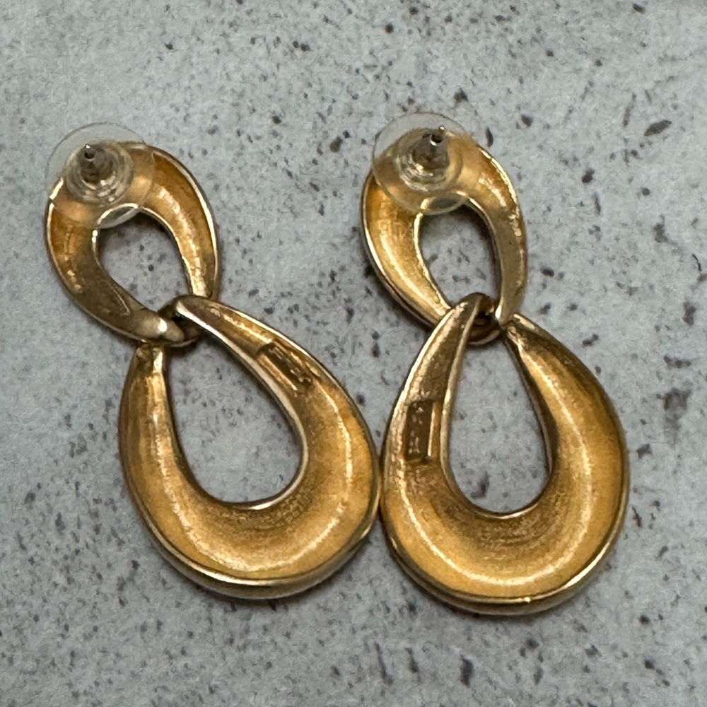 Vintage Krementz Elegant Gold-Tone Earrings - Picture 2 of 4